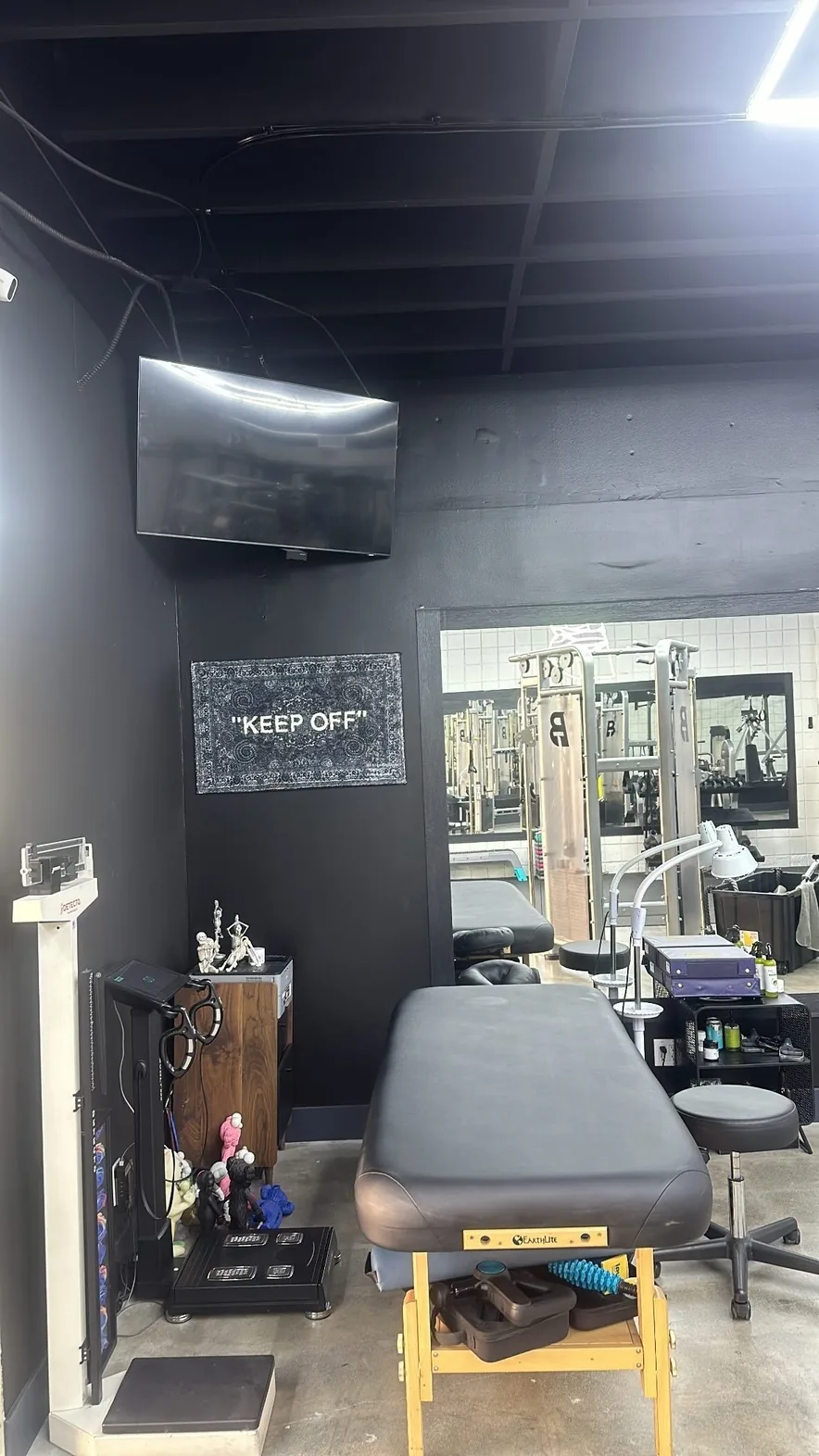 Massage table and body composition scale in the recovery area